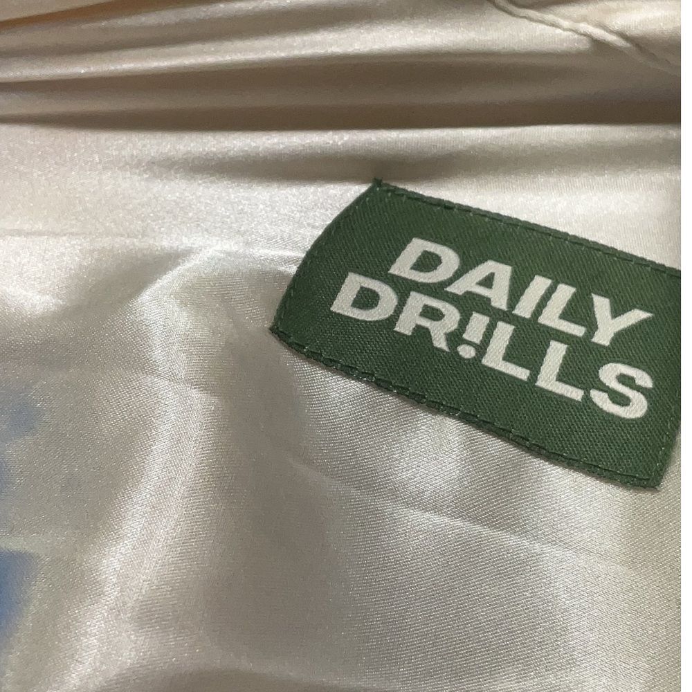 Daily Drills Champagne Button Down Long Sleeve Satin Resort Top Size XS/Sm - Picture 6 of 8